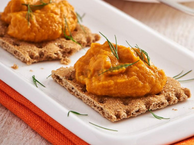 Овощная икра из патиссонов, моркови и помидор
