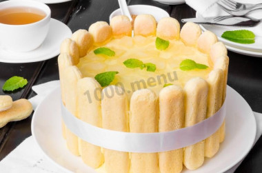 Бисквитный торт с ананасами