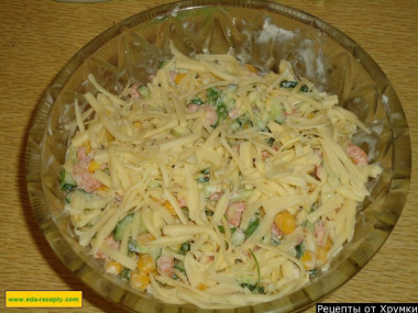 Тайский салат с креветками и кукурузой