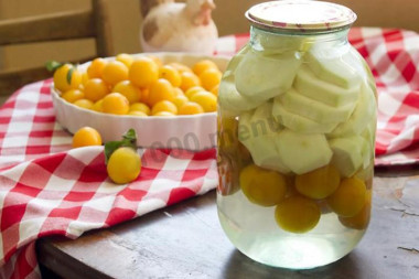 Компот из алычи и кабачков на зиму