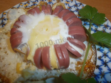 Рецепт - Цветочек из сосиски с яйцом - Шаг 4 - раскрыться&quot