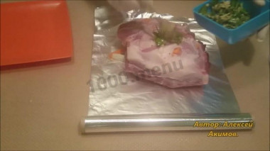 Рецепт - Буженина с овощами - Шаг 3 -  Делаем смесь из зелени, соли, перца, чеснока, горчицы и масла. Натираем приготовленной смесью.