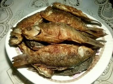Карасики мелкие жареные