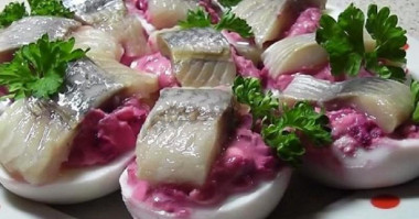 Ленивая шуба с яйцом и селедкой