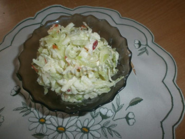 Рецепт - Салат Зимняя витаминка - Шаг 7 -  А я считаю,что вилка сохраняет воздушность салата. Ну ,чем мешать выбирайте сами..