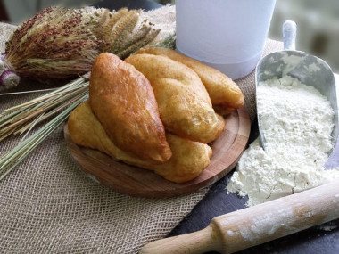 Пирожки жареные во фритюре с мясным фаршем и укропом