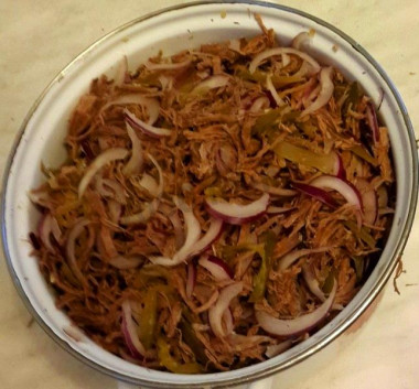 Салат из говядины и солёных огурцов