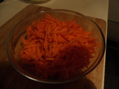 Рецепт - Салат из тыквы с курочкой - Шаг 2 -  Трем морковь
