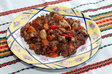 Красный рис с грибами и овощами