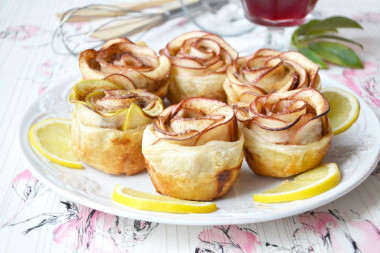 Яблочные слойки розочки с корицей