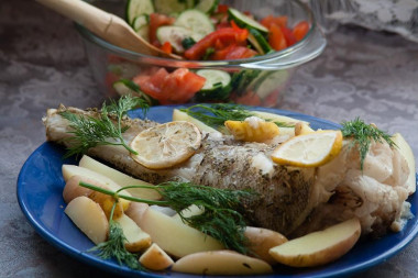 Макрурус запеченный с картофелем