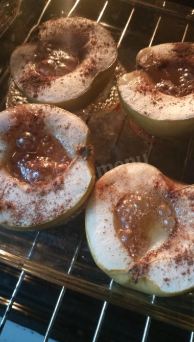 Яблоки печеные с корицей и медом