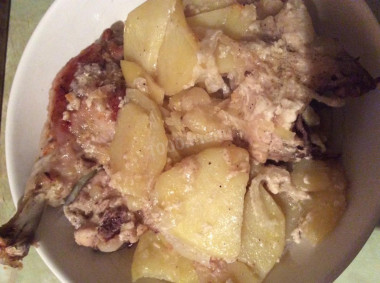 Сочная курочка с картошкой в духовке