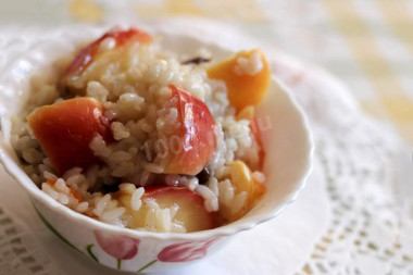 Сладкий рис с яблоками