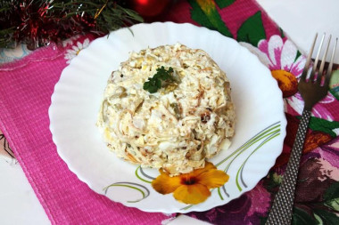 Салат с сыром чечил и курицей