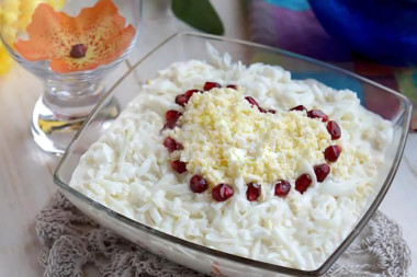 Салат  Нежность с печенью щуки и мускатным орехом