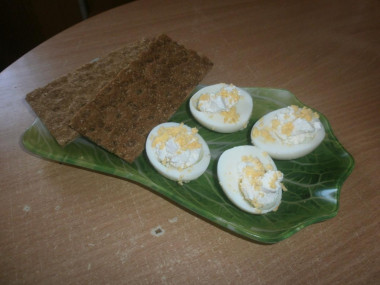 Закуска из яиц с сыром