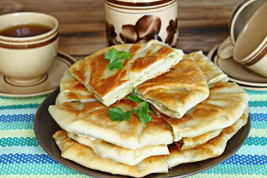 Плацинды с картошкой на сковороде