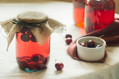 Компот из черешни с косточками на зиму
