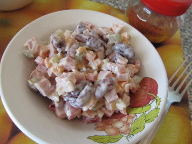 Салат с фасолью и ветчиной немецкий