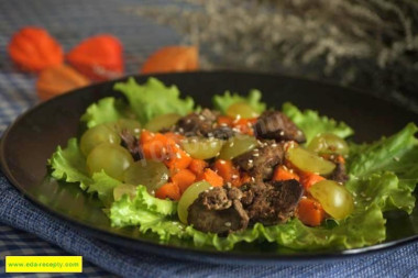 Теплый салат из куриной печени