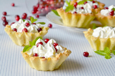 Лимонные корзиночки с клюквой