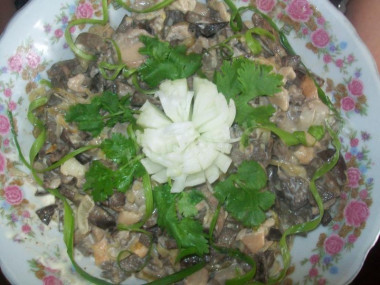 Салат из печени говядины с шампиньонами