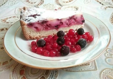 Заливной пирог с ягодами