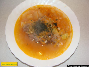 Суп с фасолью на мясных косточках с мясом