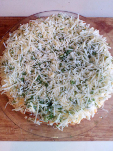 Рецепт - Салат а-ля Мимоза - Шаг 6 -  Посыпаем смесью сыра и укропа. Убираем салат в холодильник на 1-2 часаВсе, салат готов. Приятного аппетита!!!