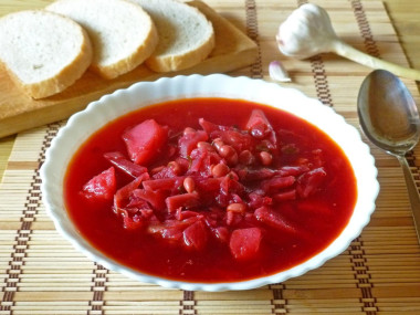 Борщ с консервированной фасолью