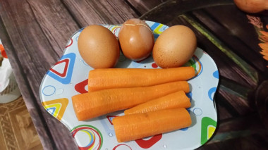 Рецепт - Салат простой с фасолью и яйцами - Шаг 2 -  Отвариваем яйцо и морковь.