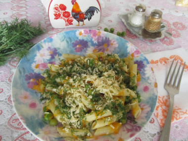 Макароны с зеленым горошком и сыром