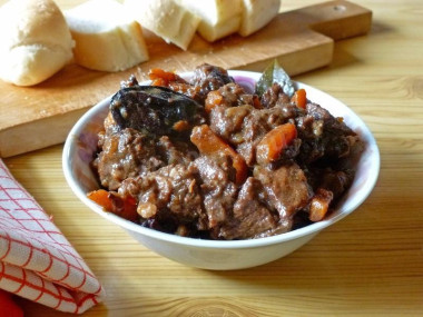 Телятина с черносливом