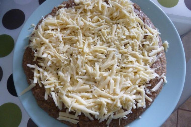 Рецепт - Салат Нежнее нежного с мясом и сыром - Шаг 3 -  Посыпаем сыром