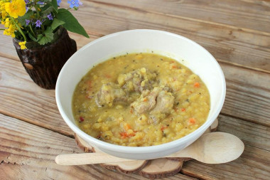 Гороховая каша с мясом в мультиварке