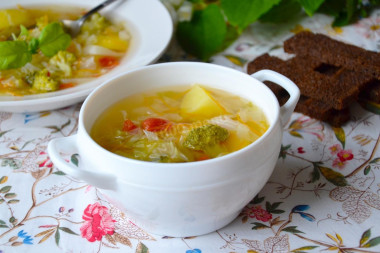 Овощной суп с капустой и пшеном