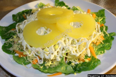 Салат с ананасами сыром и морковью