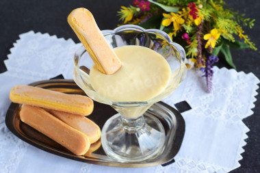 Крем из маскарпоне со сливками, яйцами и сахаром