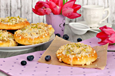 Ватрушки с яблочной начинкой и штрейзелем