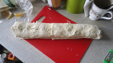 Рецепт - Рулет с рыбой в лаваше - Шаг 4 -  Сверните лаваш трубочкой и уберите на 30 мин в холодильник или морозилку.