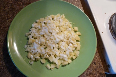Рецепт - Салат с картофелем - Шаг 3 -  Посыпаем луком