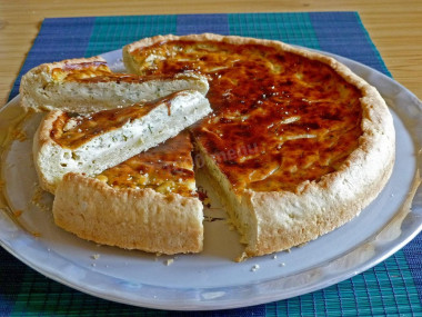 Пирог с плавленным сыром и луком