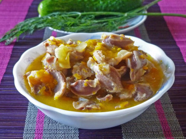 Гуляш из куриных желудков