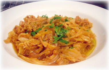 Куриные грудки с капустой, морковью и луком в мультиварке