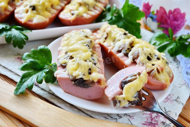 Сардельки в духовке с сыром и грибами