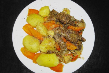 Тушеное мясо бобра