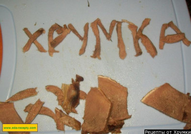 Рецепт - Салат с говяжьим языком и огурчиками - Шаг 5 -  Перемешаем салат и в конце нарежем укроп и украсим им салат. Салат с языком и огурцами готов, приятного аппетита.