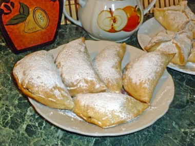 Слоеное дрожжевое тесто с яблоками