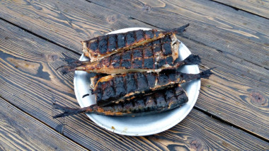 Маринованная скумбрия на мангале